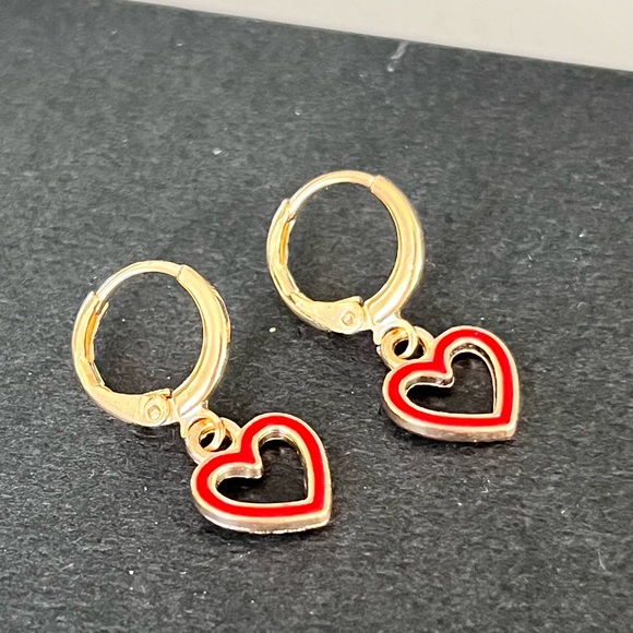 ❤️❤️ NWT | Heart Earrings | Pierced - Picture 2 of 3